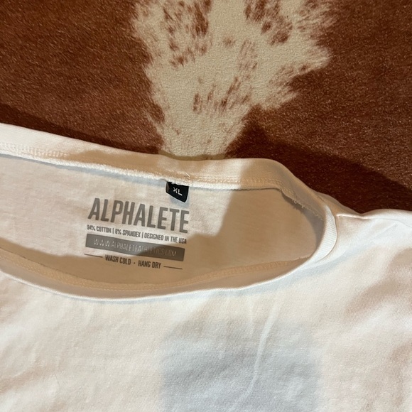 Alphalete cropped tee 
size XL
No flaws - Picture 3 of 4